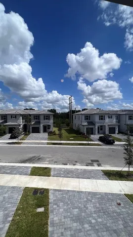 $585,000 | 11960 Northwest 47th Manor, Unit 11960, Coral Springs, FL 33076