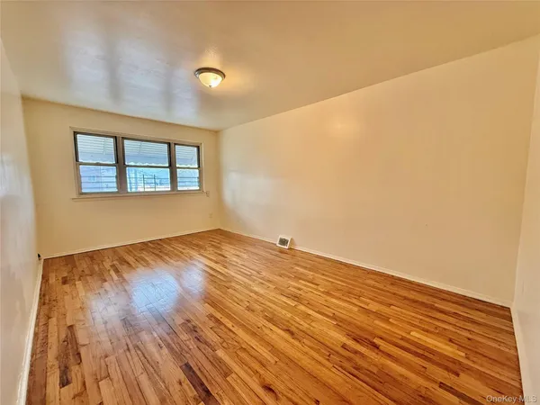 $3,700 | 1958 Burke Avenue, Unit 2 | Baychester