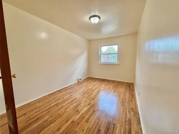 $3,700 | 1958 Burke Avenue, Unit 2 | Baychester