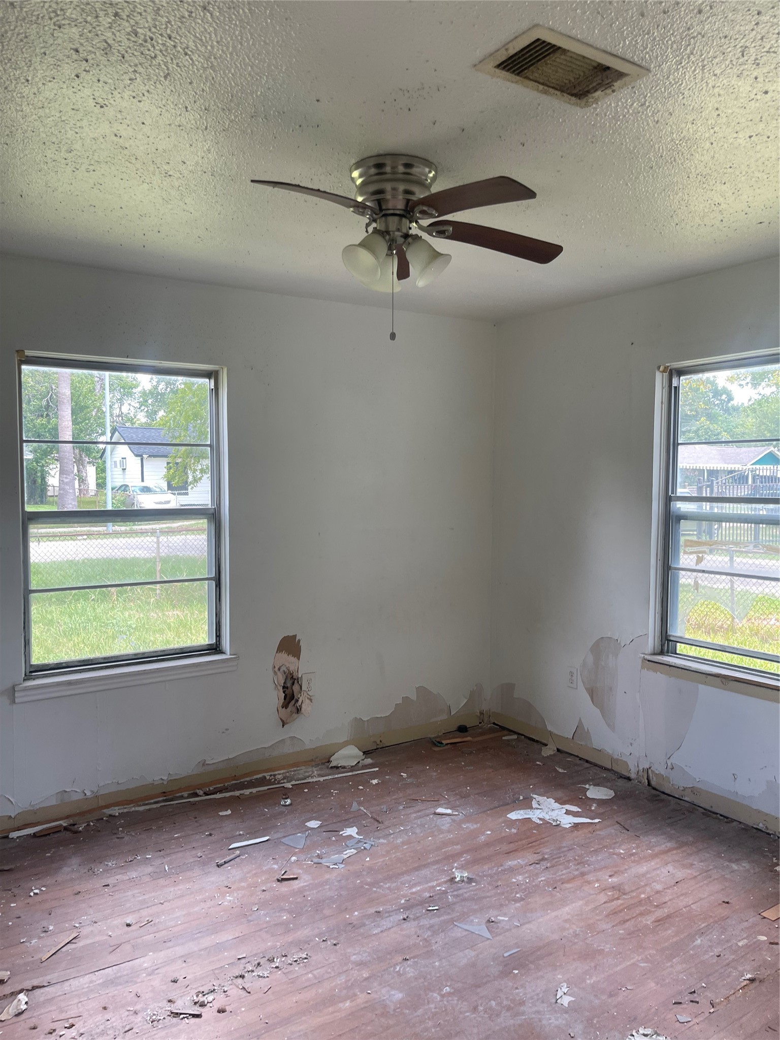 7002 Jay Street Houston, TX 77028 - Photo 4 of 11