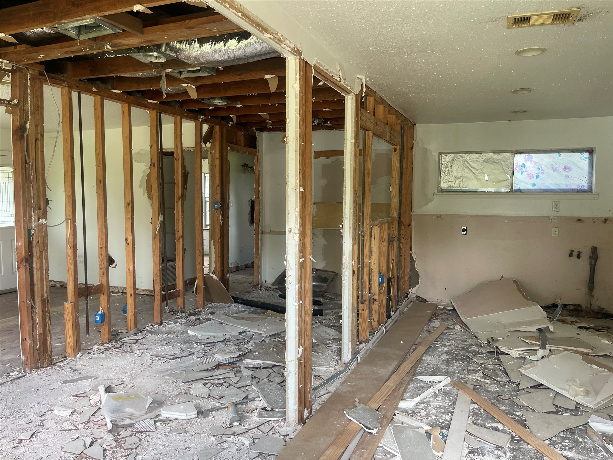 7002 Jay Street Houston, TX 77028 - Photo 6 of 11