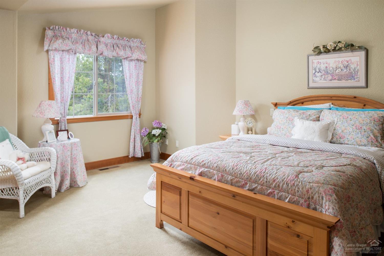 56902 River Road Sunriver, OR 97707 - Photo 20 of 24 The third guest room is quite spacious a