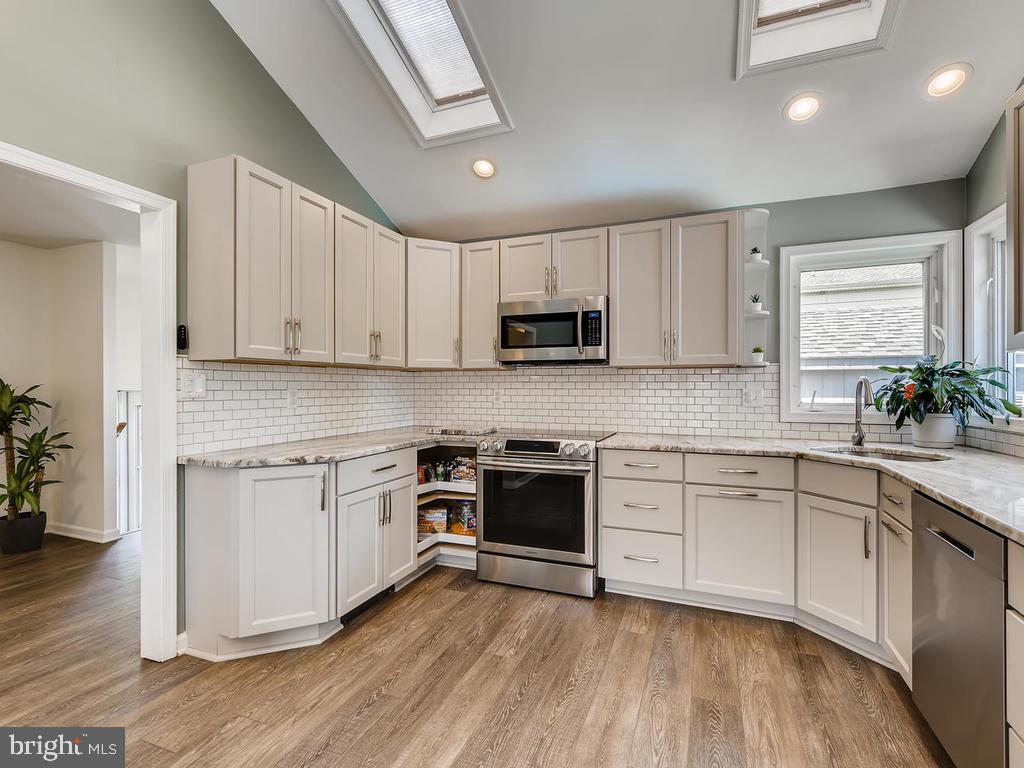401 Haslett Road Joppa, MD 21085 - Photo 10 of 34 Cabinets so impressive you have to see the Insides