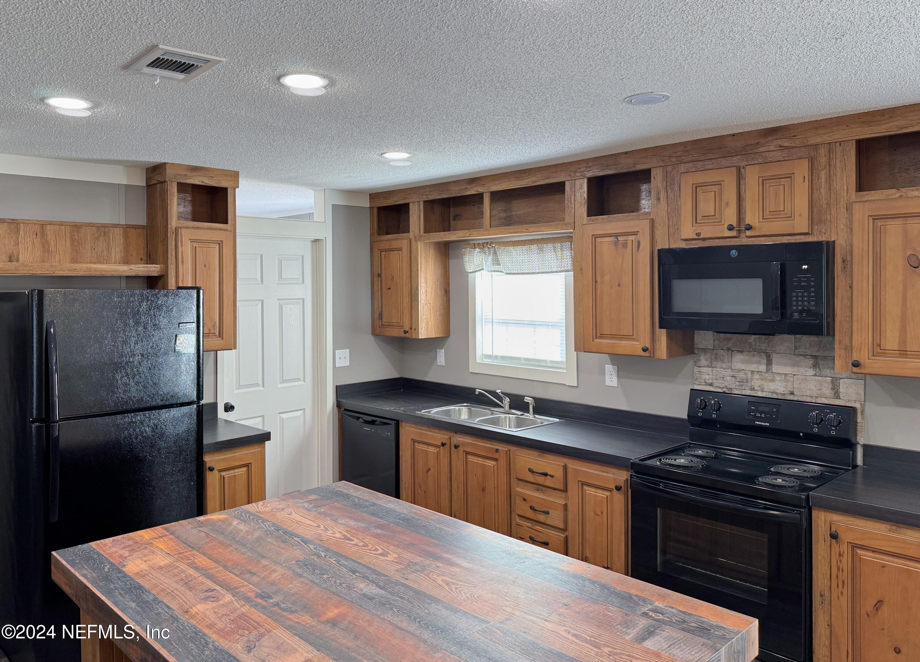 123 Domingo Road Satsuma, FL 32189 - Photo 14 of 25 Kitchen (1)