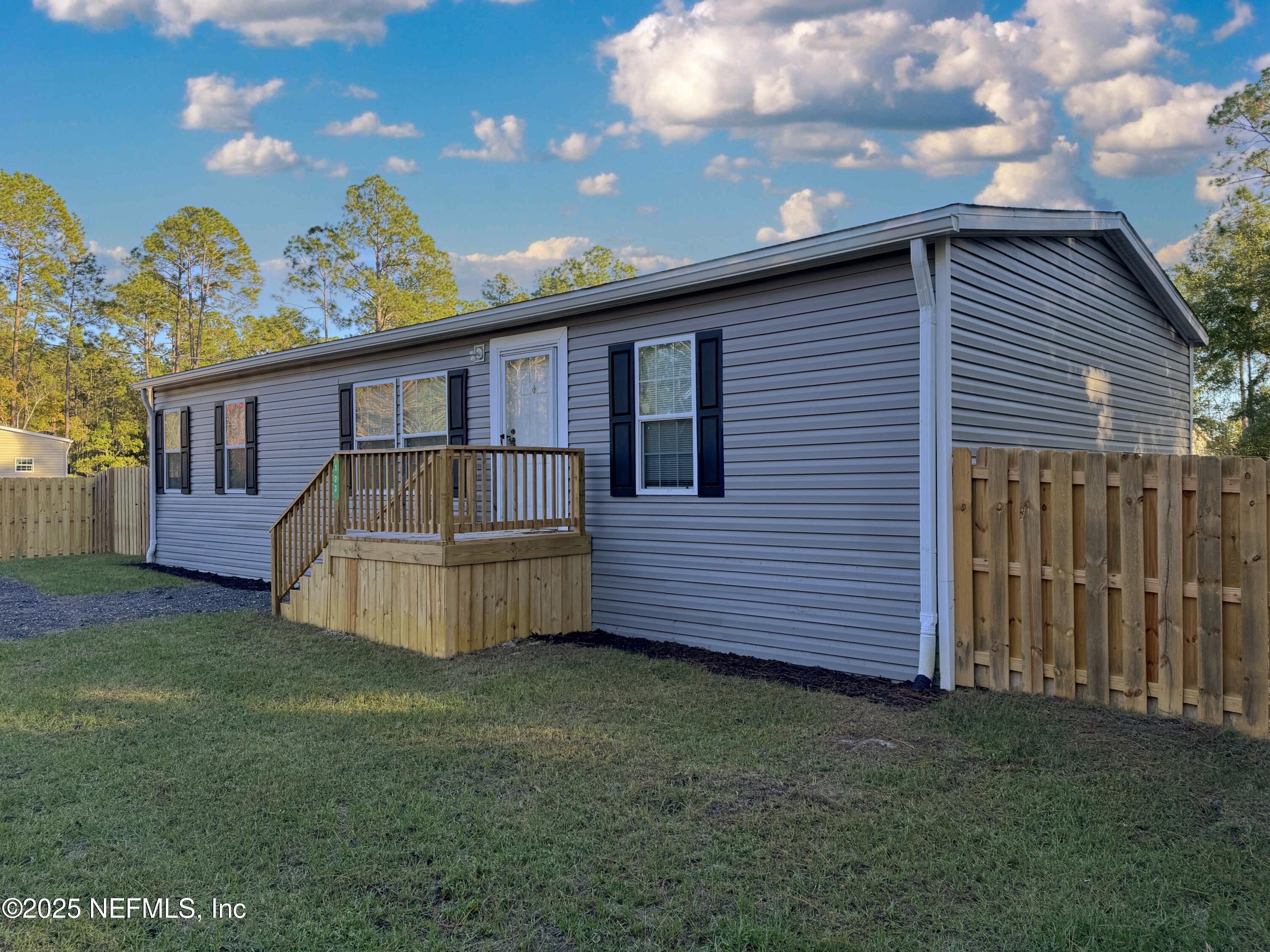 123 Domingo Road Satsuma, FL 32189 - Photo 4 of 25 5