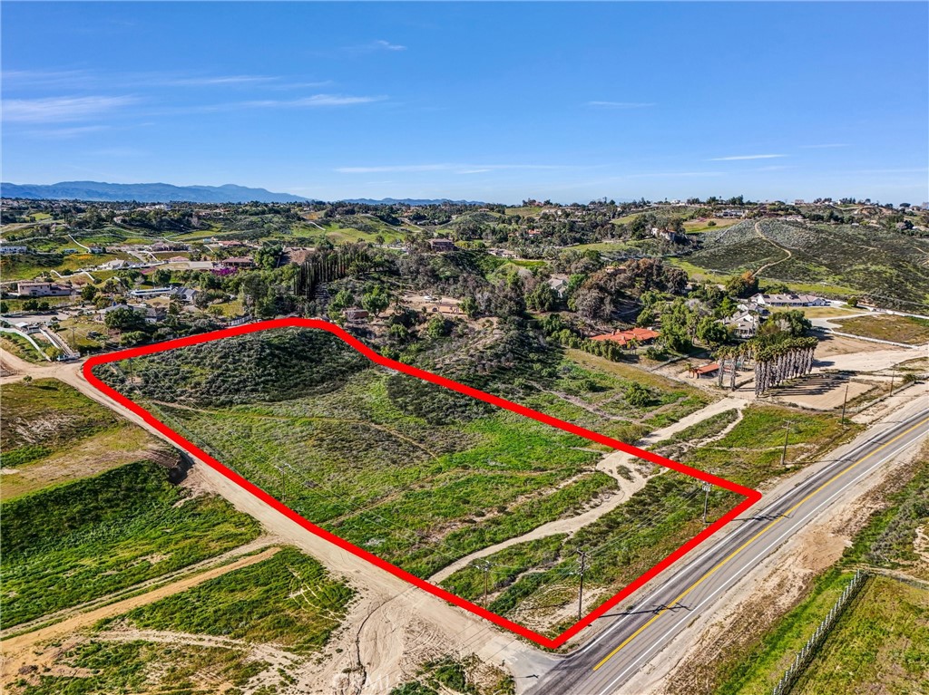 42780 India Place Temecula, CA 92592 - Photo 2 of 16 a view of a tennis court