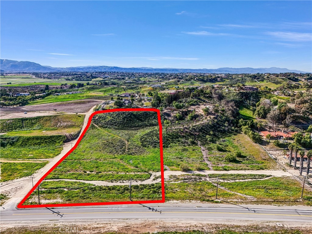 42780 India Place Temecula, CA 92592 - Photo 4 of 16 a view of a city