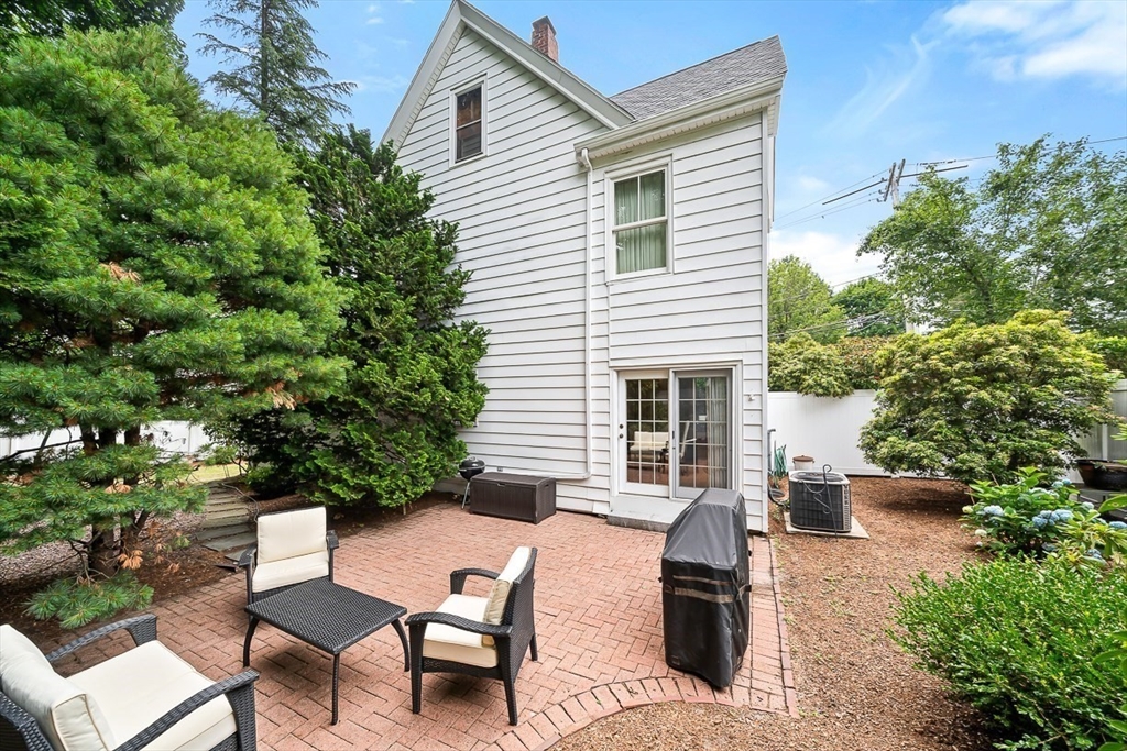 296 Linden Street Wellesley, MA 02481 - Photo 26 of 35