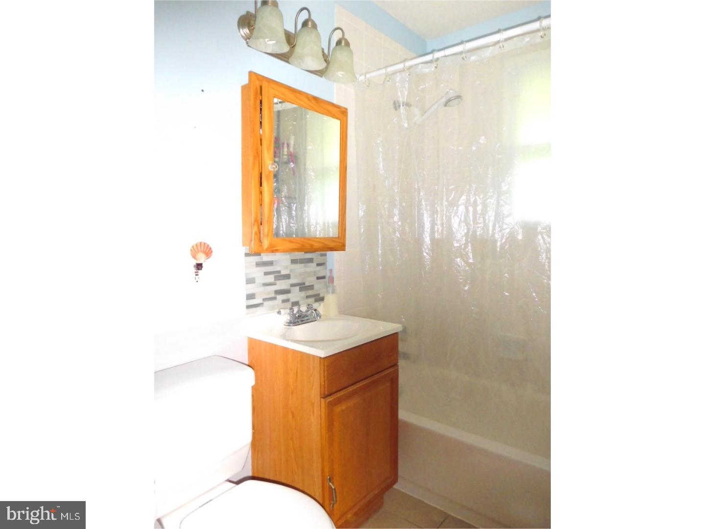 720 Newport Road Bristol, PA 19007 - Photo 5 of 23 Gallery Image 5