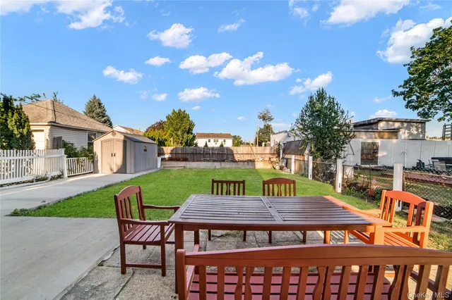 $939,000 | 7 Willis Avenue, Floral Park, NY 11001