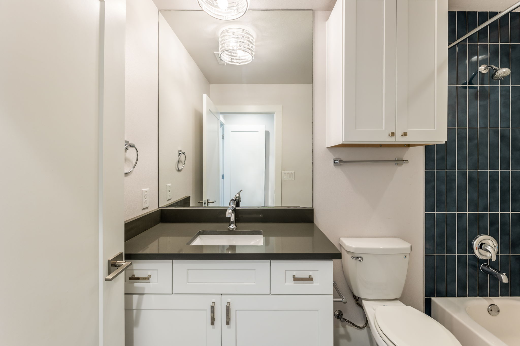8410 Romney Road Austin, TX 78748 - Photo 28 of 35 Full bathroom with shower combination and vanity