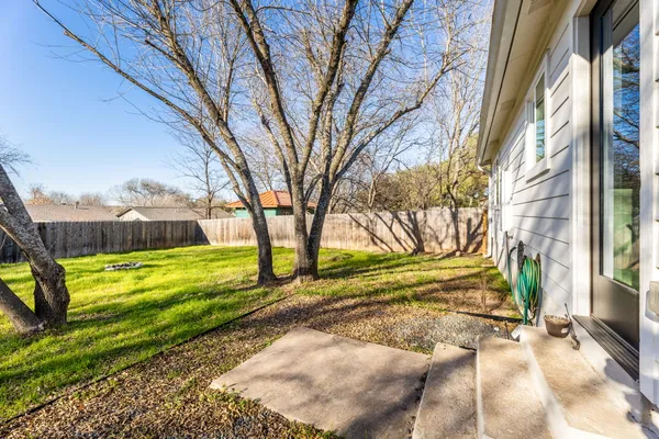 a view of a back yard of the house