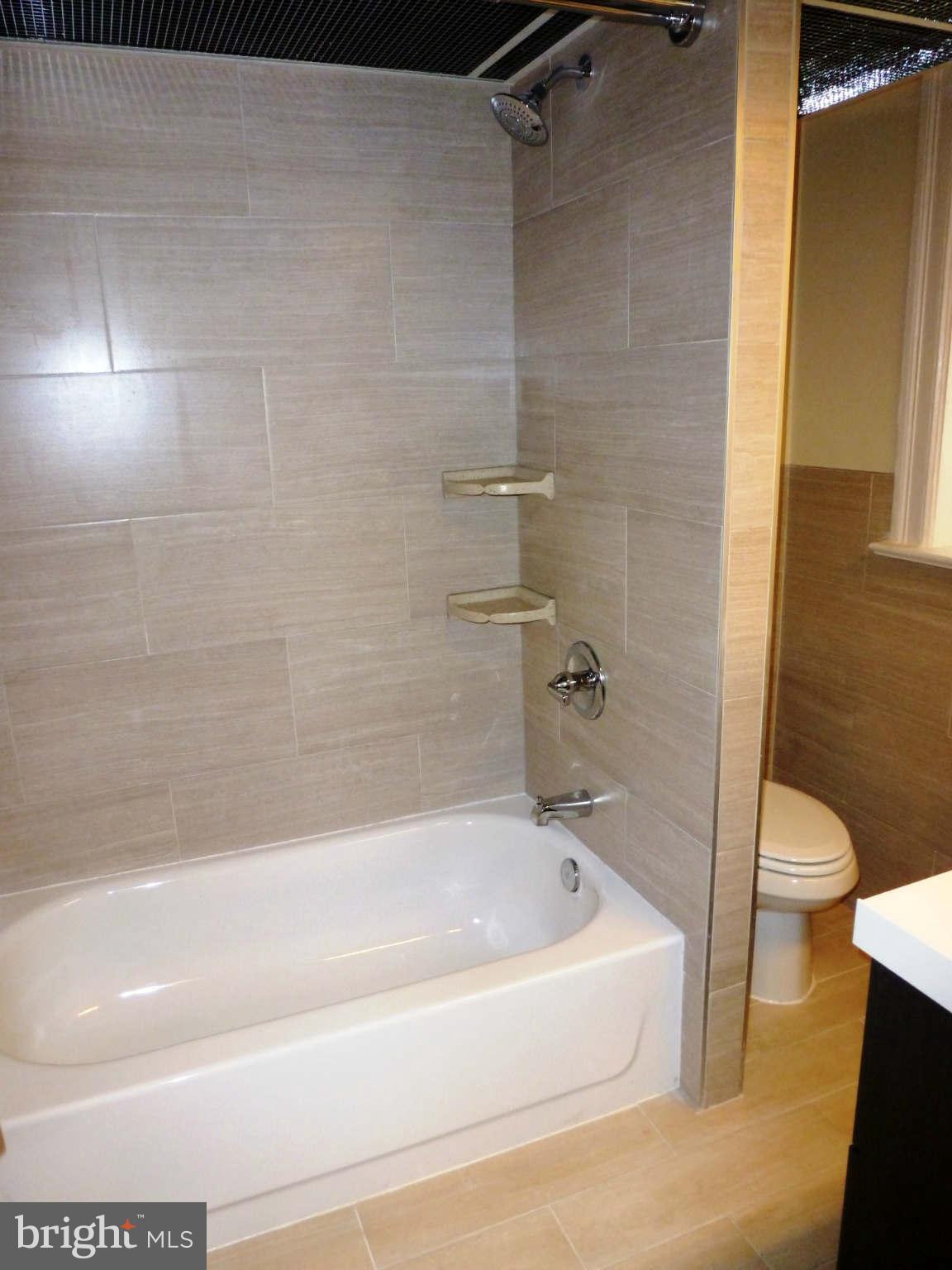 2009 Belmont Road Northwest, Unit 103 Washington, DC 20009 - Photo 12 of 20 Bath (Master)