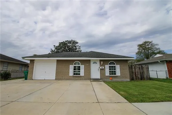 $259,000 | 748 Oakwood Drive, Gretna, LA 70056