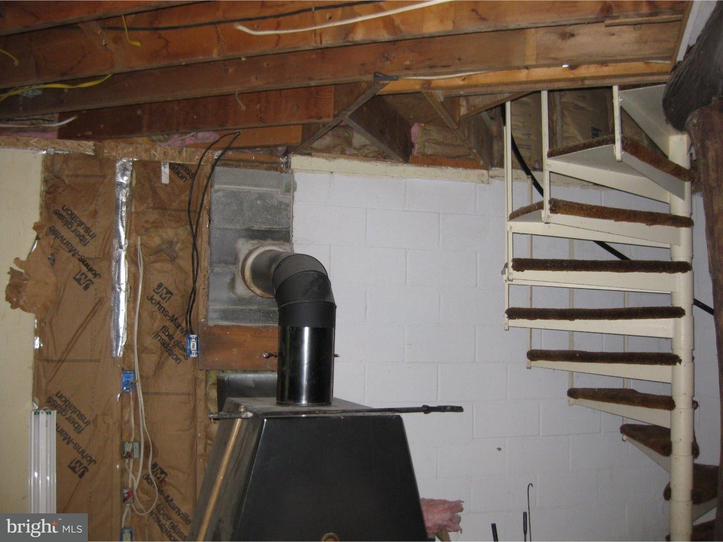 1222 Mountain Road Kempton, PA 19529 - Photo 5 of 25 Gallery Image 5