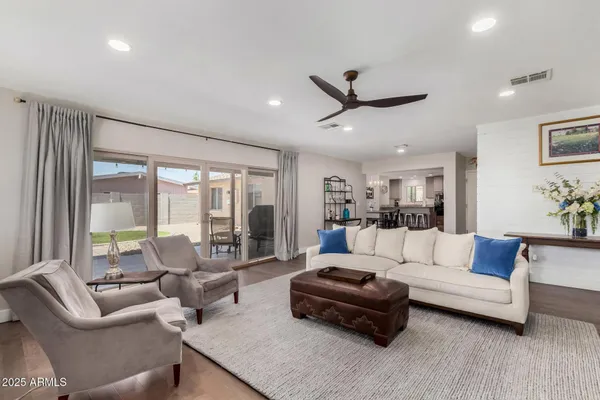 $3,000 | 6839 East Earll Drive, Scottsdale, AZ 85251