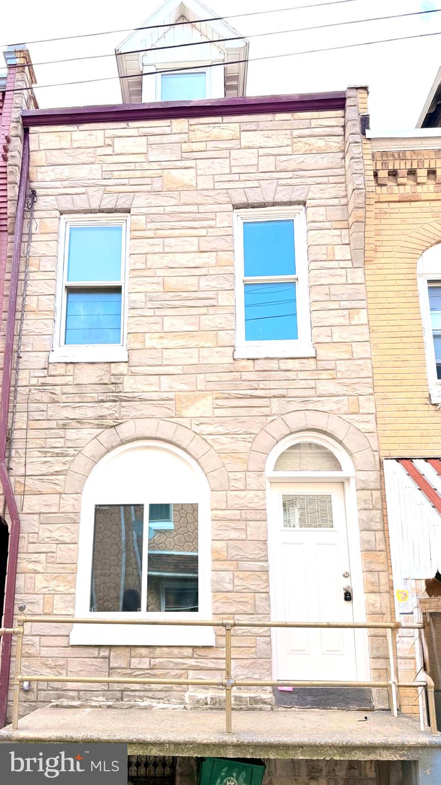 1218 Fidelity Street Reading, PA 19604 - Photo 3 of 32