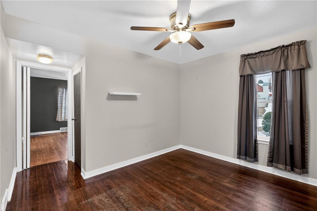 498 Seavey Road Pittsburgh, PA 15209 - Photo 11 of 35 1st Floor Bedroom