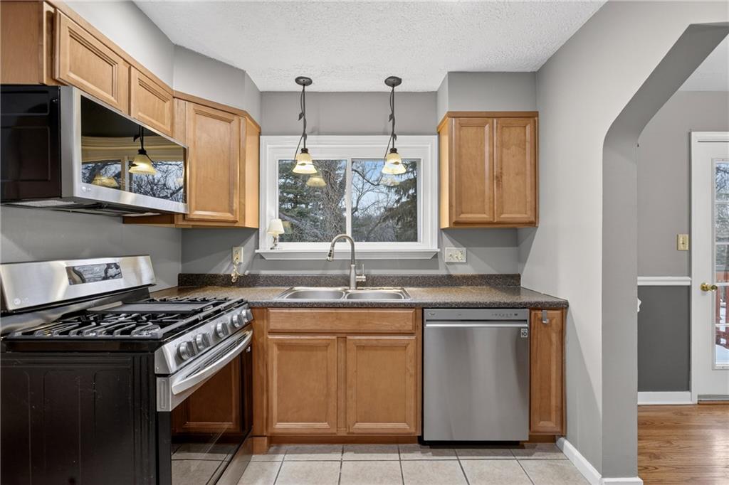 498 Seavey Road Pittsburgh, PA 15209 - Photo 8 of 35 Gallery Image 8