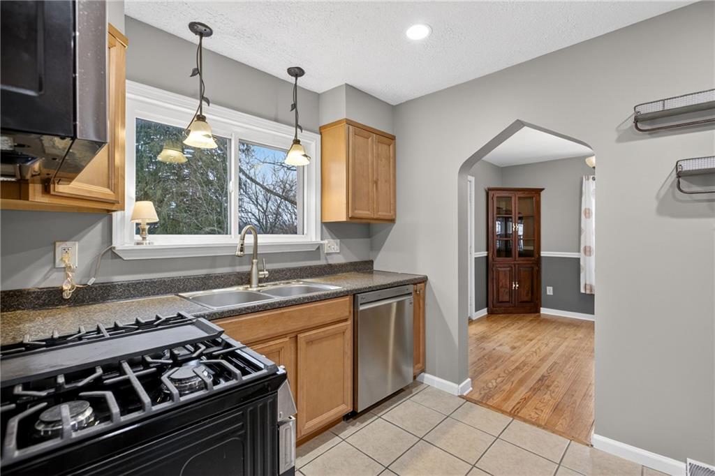 498 Seavey Road Pittsburgh, PA 15209 - Photo 9 of 35 Gallery Image 9