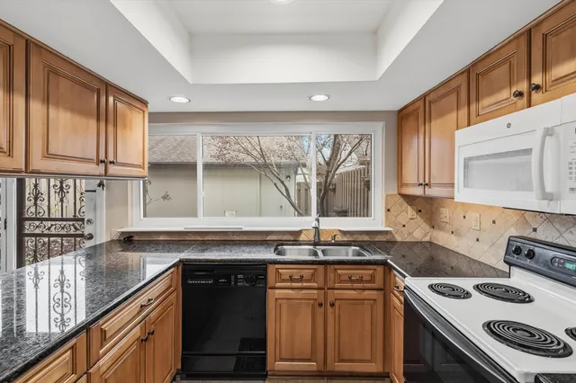 $325,000 | 8156 Winged Foot Lane, Unit 89, Germantown, TN 38138