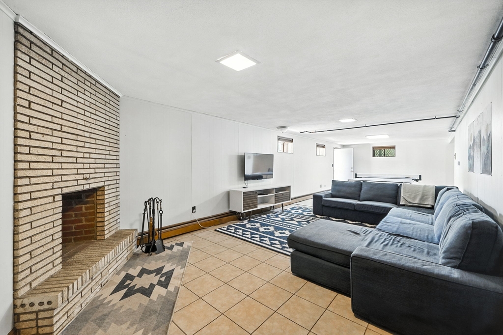 5 Yorkshire Road Marblehead, MA 01945 - Photo 24 of 37 a living room with furniture