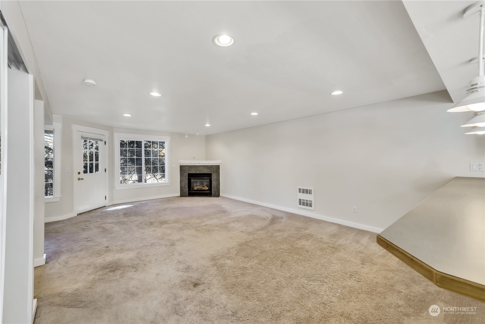 21505 73rd Place West, Unit B Edmonds, WA 98026 - Photo 4 of 29