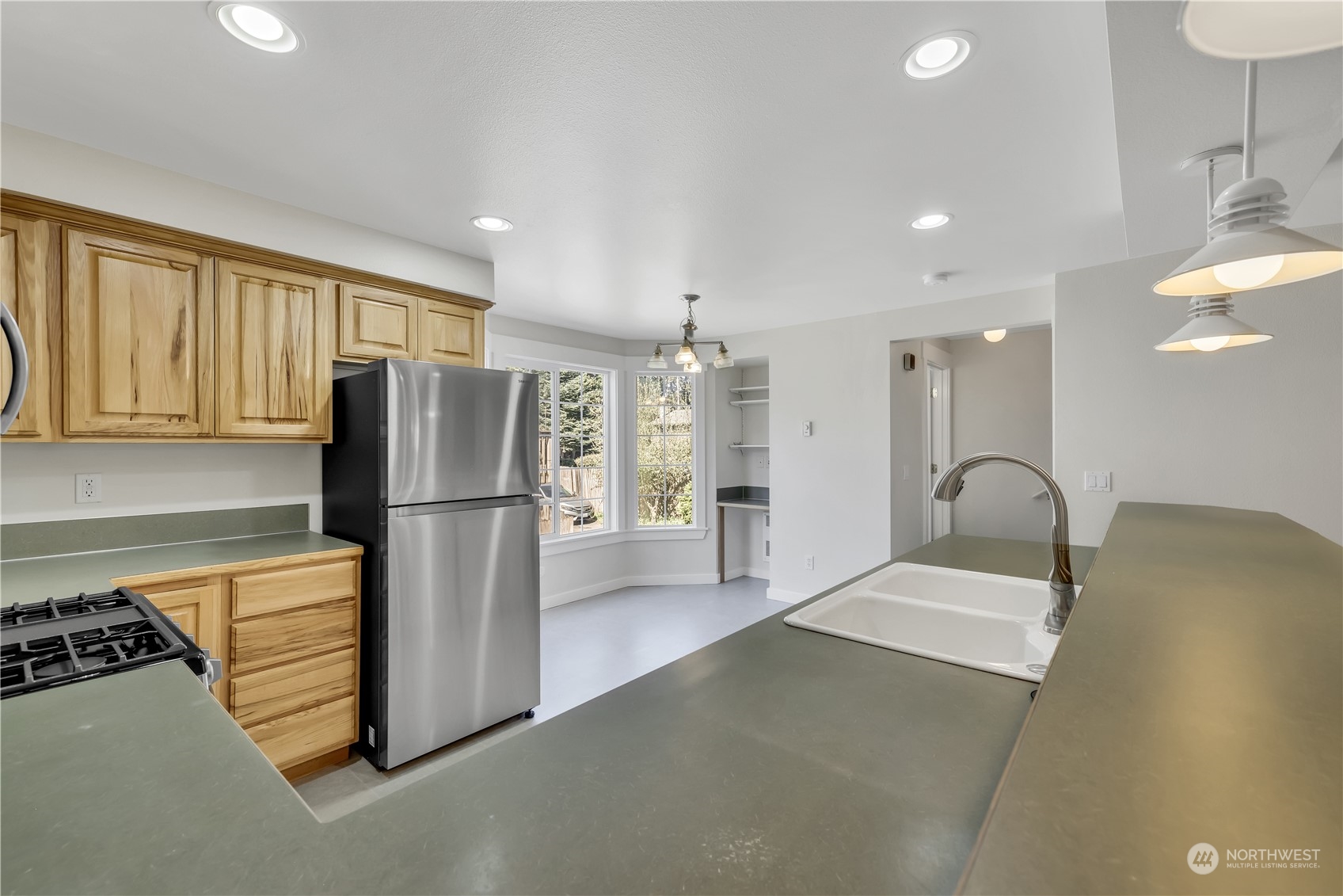 21505 73rd Place West, Unit B Edmonds, WA 98026 - Photo 6 of 29