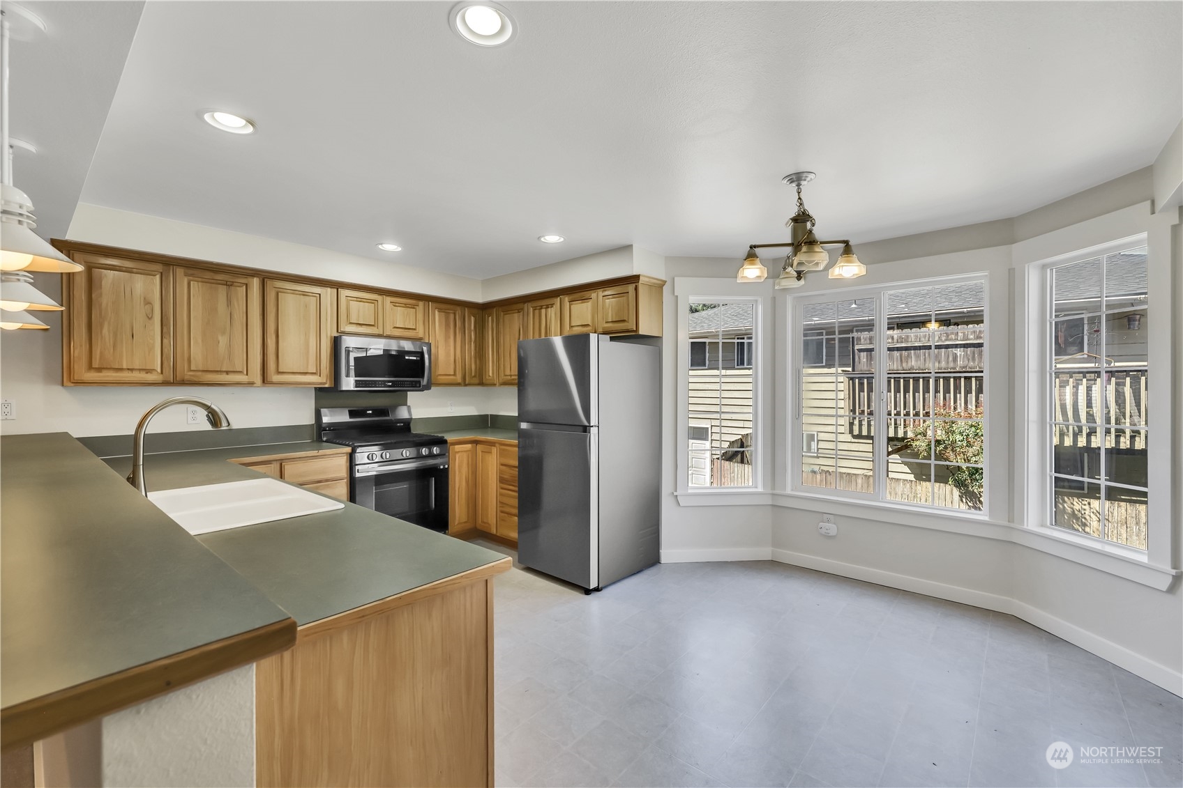 21505 73rd Place West, Unit B Edmonds, WA 98026 - Photo 7 of 29