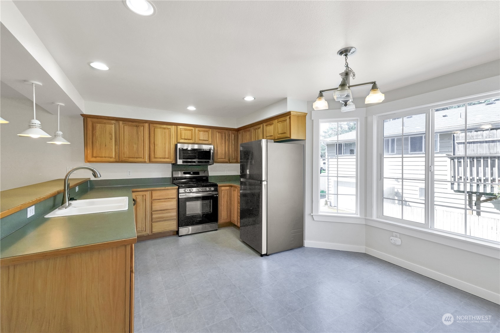 21505 73rd Place West, Unit B Edmonds, WA 98026 - Photo 8 of 29