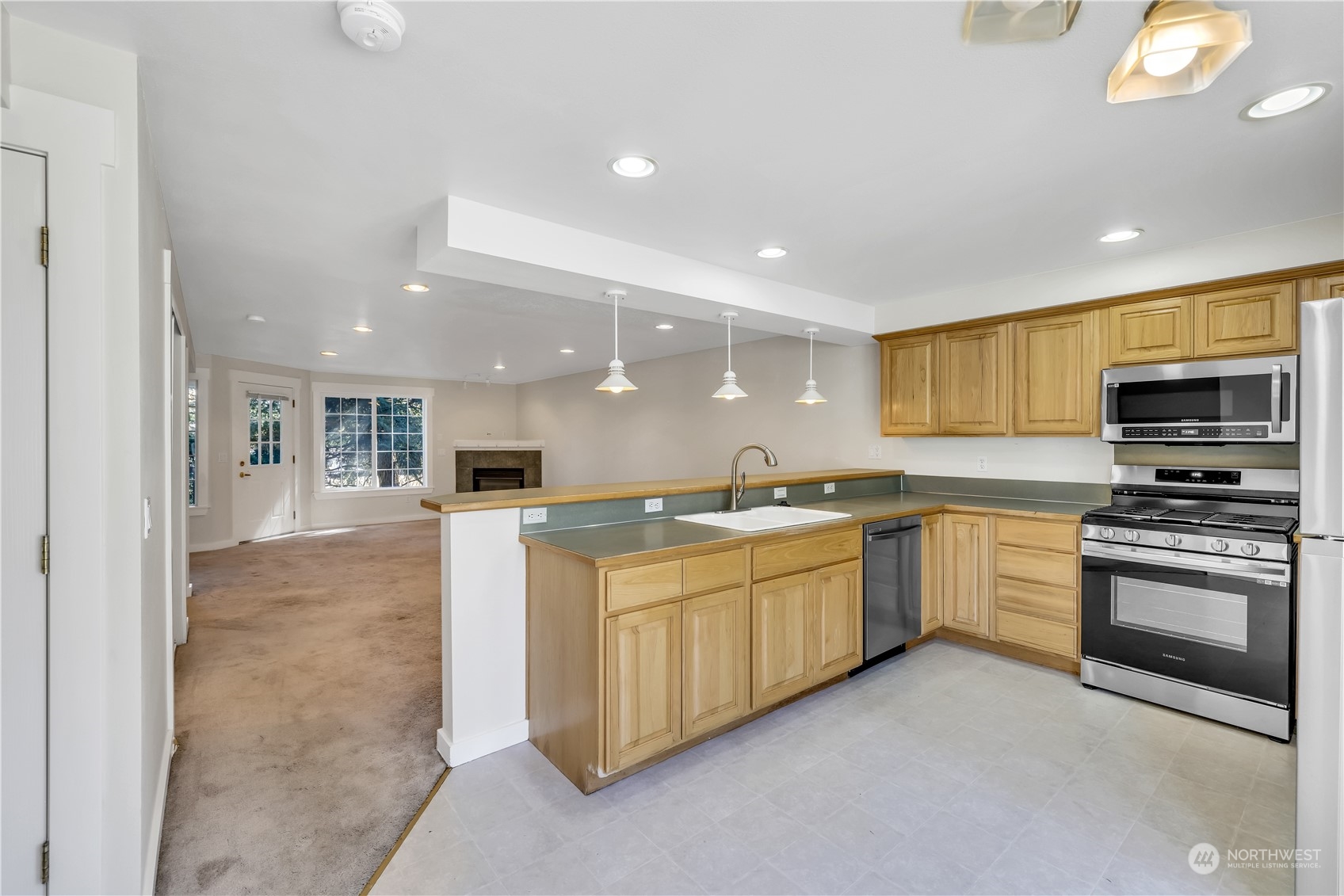 21505 73rd Place West, Unit B Edmonds, WA 98026 - Photo 9 of 29