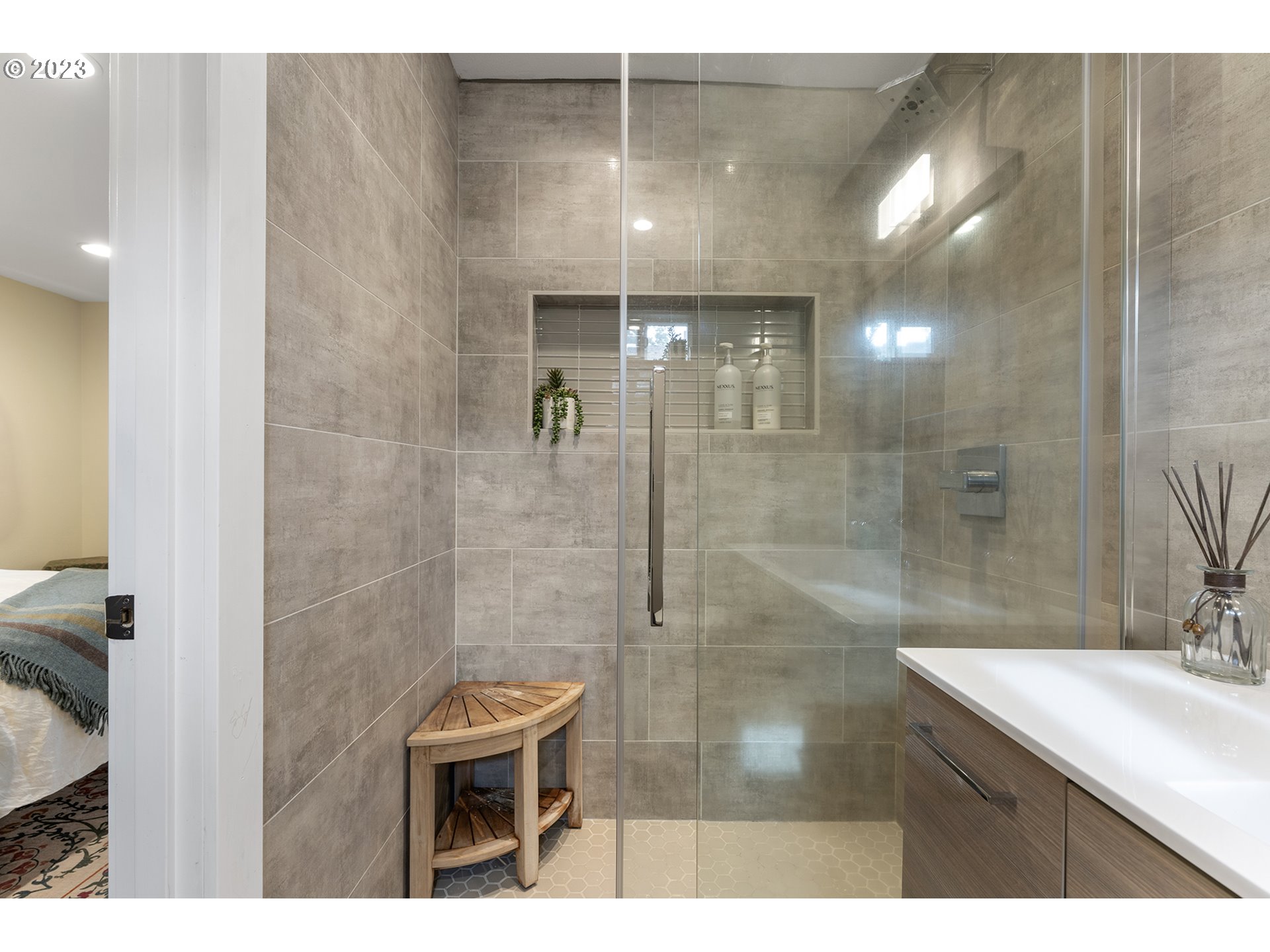 902 Southwest Troy Street Portland, OR 97219 - Photo 20 of 40 Gallery Image 20
