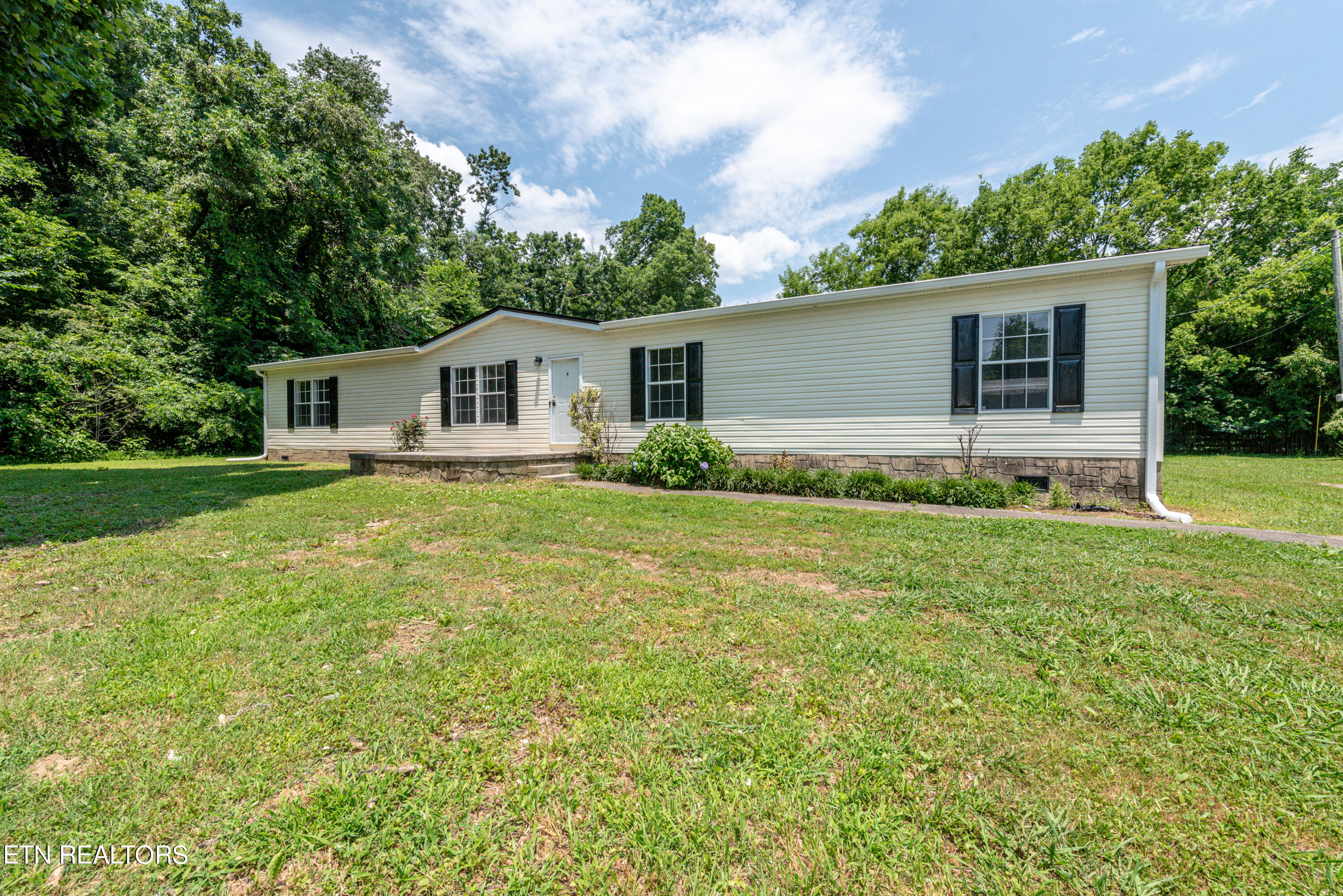 8154 Harmon Road Powell, TN 37849 - Photo 1 of 20 DSC_7957