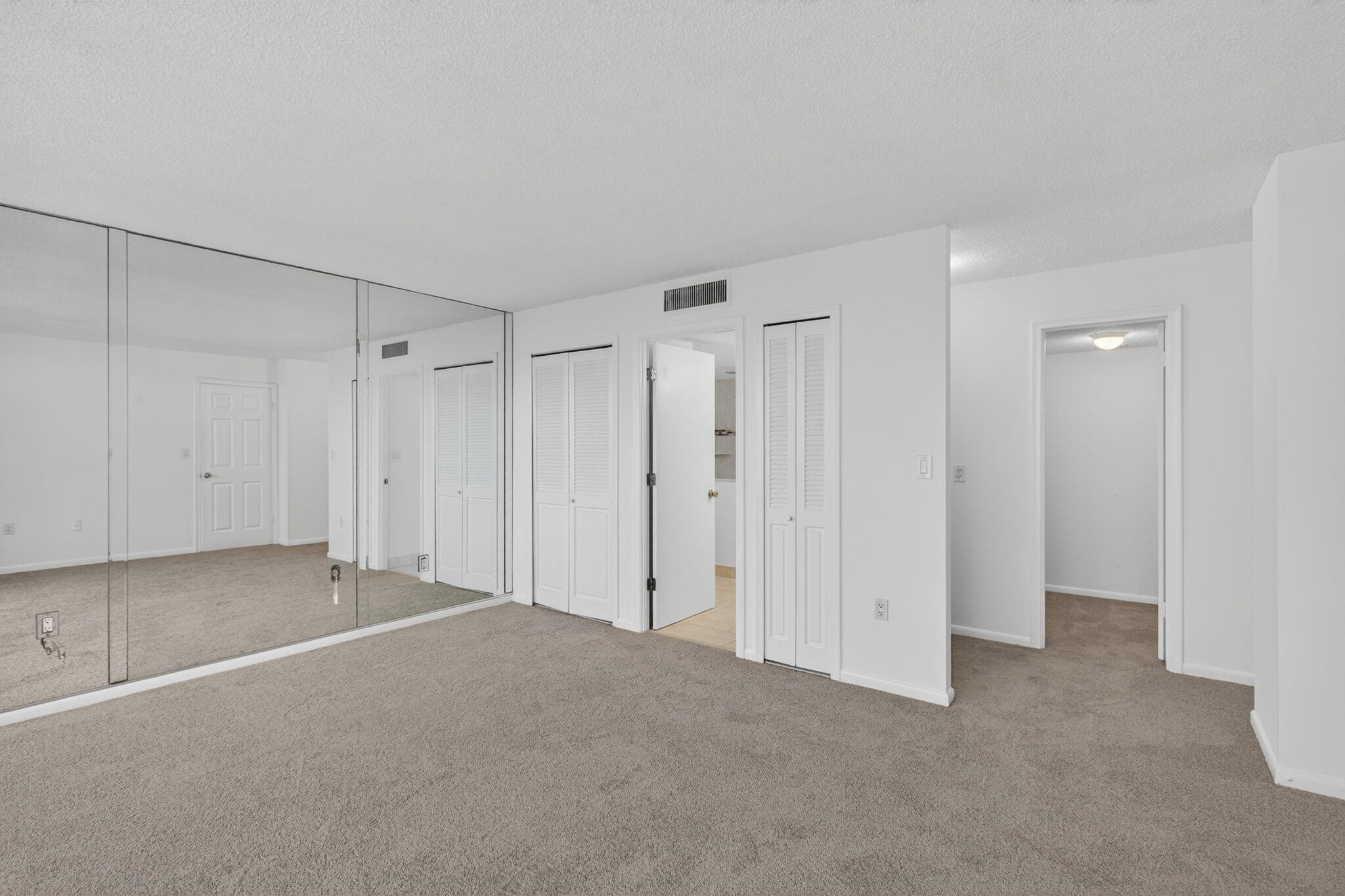 4200 North Ocean Drive, Unit 21606 Riviera Beach, FL 33404 - Photo 15 of 41 Living