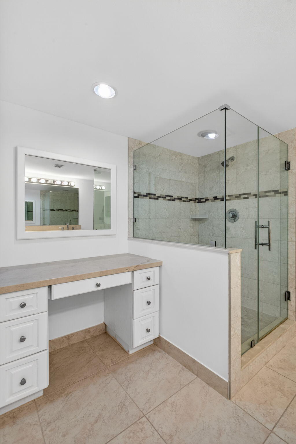 4200 North Ocean Drive, Unit 21606 Riviera Beach, FL 33404 - Photo 19 of 41 Primary Bath