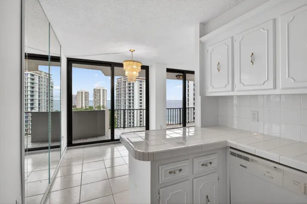 $579,000 | 4200 North Ocean Drive, Unit 21606, Riviera Beach, FL 33404