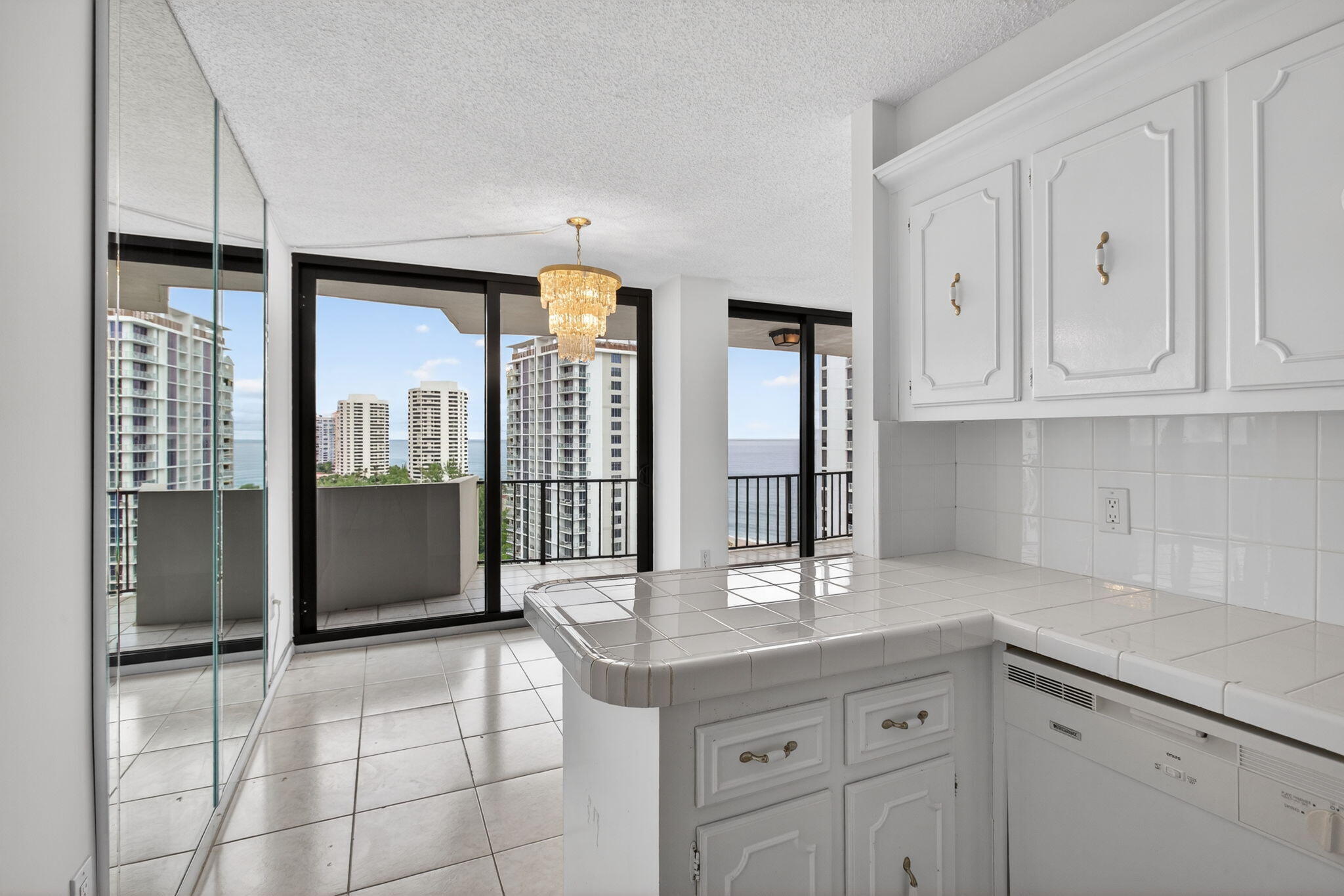 4200 North Ocean Drive, Unit 21606 Riviera Beach, FL 33404 - Photo 25 of 41 Kitchen Dining