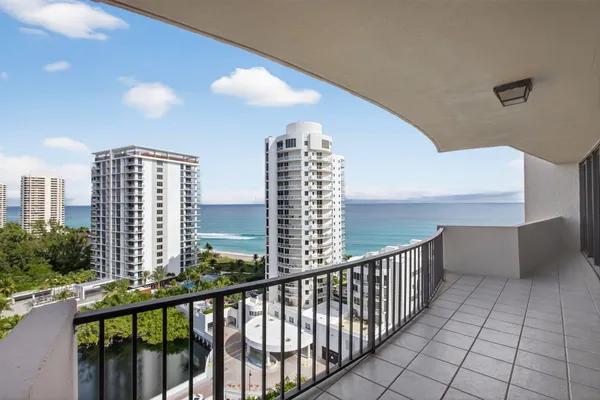 $579,000 | 4200 North Ocean Drive, Unit 21606, Riviera Beach, FL 33404