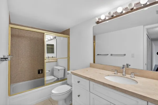 $579,000 | 4200 North Ocean Drive, Unit 21606, Riviera Beach, FL 33404