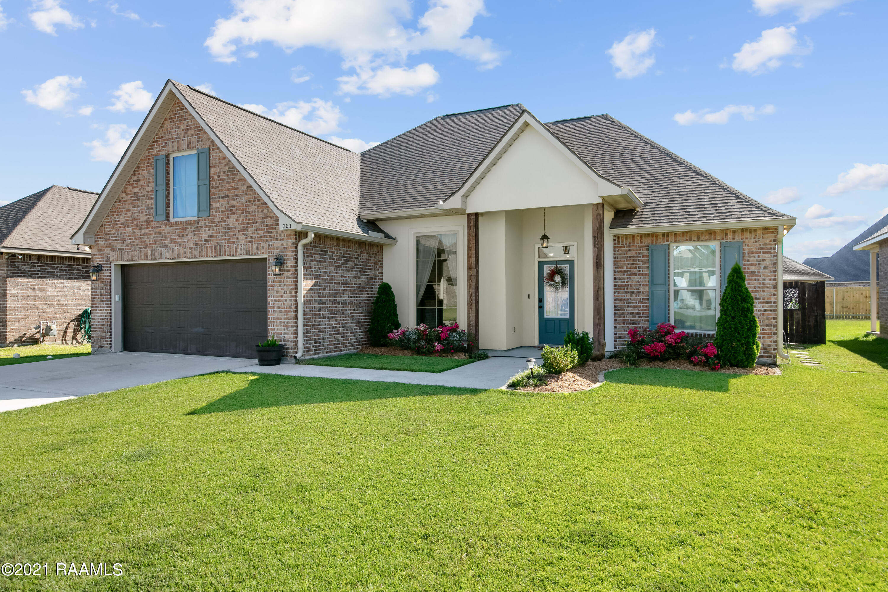 203 Caillou Grove Road Youngsville, LA 70592 - Photo 2 of 25 Gallery Image 2