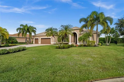 a view of a house with a outdoor space