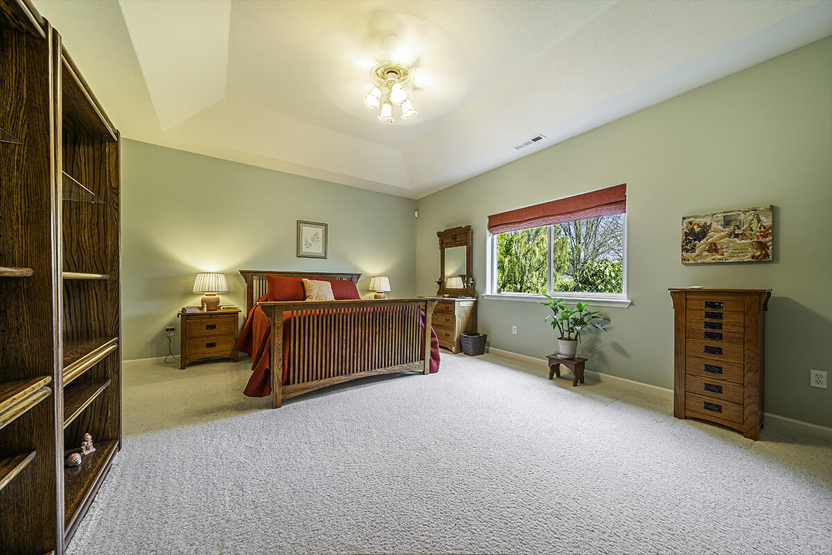 137 Keystone Way Eagle Point, OR 97524 - Photo 7 of 25 7