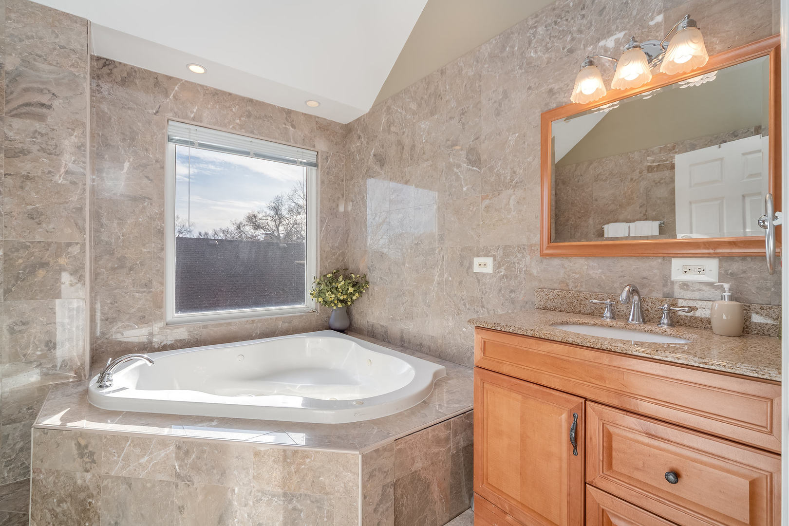 641 Spring Road Elmhurst, IL 60126 - Photo 17 of 35