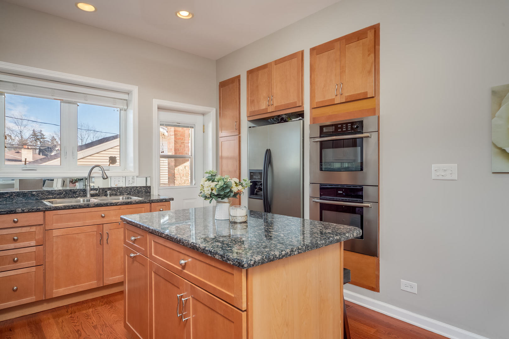 641 Spring Road Elmhurst, IL 60126 - Photo 8 of 35