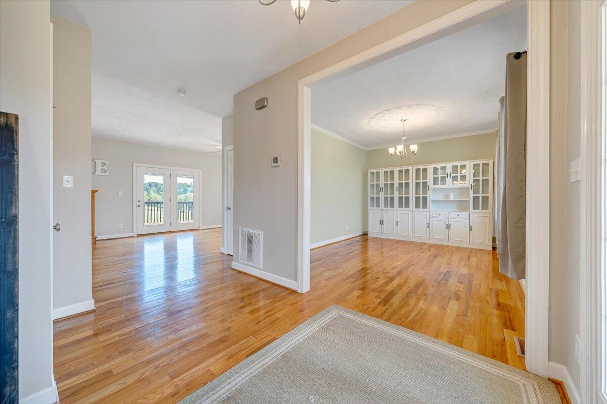 66 Goad Road Fincastle, VA 24090 - Photo 4 of 61 04-MIB05577