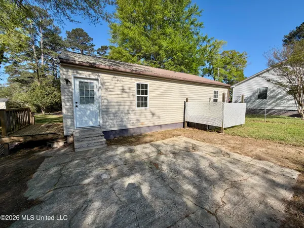 $130,000 | 707 North West Street, Mendenhall, MS 39114