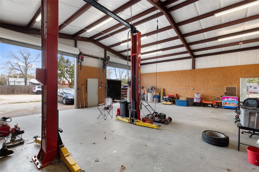 19550 Jody Morgan Road Perry, FL 32348 - Photo 55 of 79 a view of a room with gym equipment