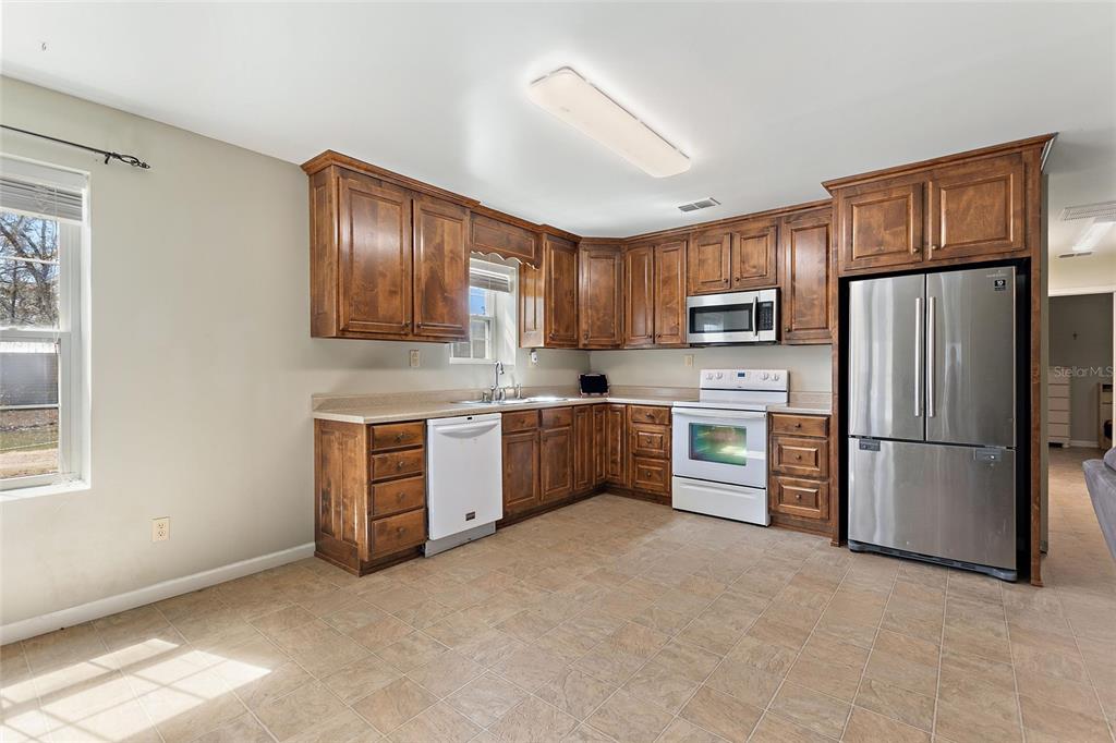 19550 Jody Morgan Road Perry, FL 32348 - Photo 60 of 79 a kitchen with stainless steel appliances a refrigerator a stove a sink and a microwave
