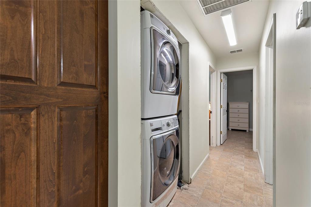 19550 Jody Morgan Road Perry, FL 32348 - Photo 64 of 79 a utility room with dryer and washer