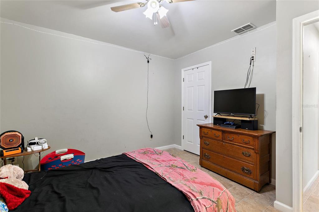 19550 Jody Morgan Road Perry, FL 32348 - Photo 67 of 79 a bedroom with a bed and a flat screen tv